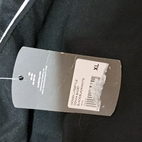 NWT woman's shorts - Picture 5 of 6